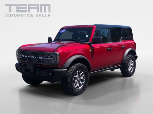 Used 2025 Ford Bronco Badlands AWD/4WD image 3