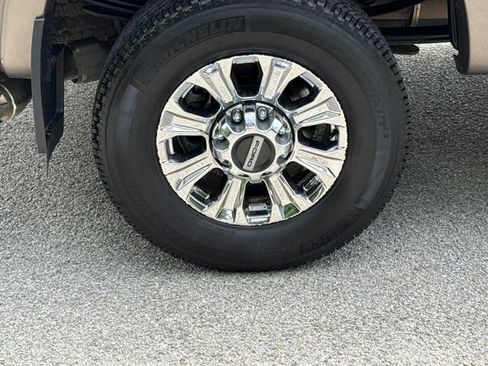 Used 2019 Ford F250 Lariat w/ Lariat Ultimate Package AWD/4WD image 10