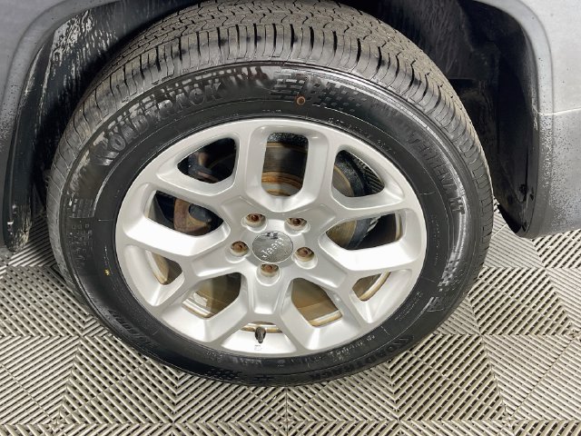 Used 2015 Jeep Renegade Latitude w/ Popular Equipment Group FWD image 31