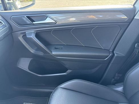 Used 2023 Volkswagen Tiguan SE image 25