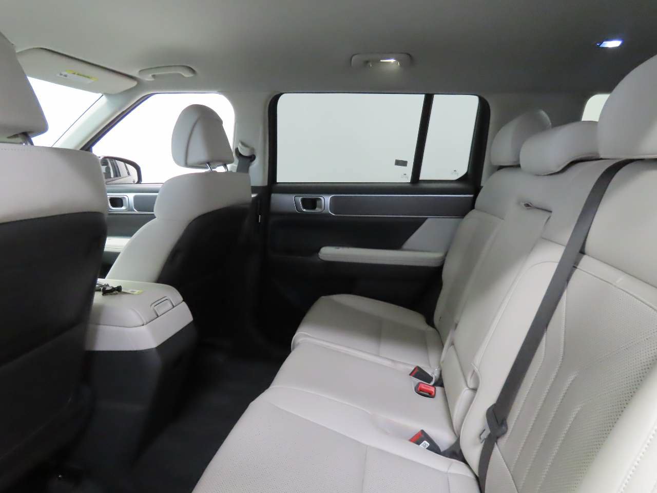 Used 2025 Hyundai Santa Fe SEL FWD image 17