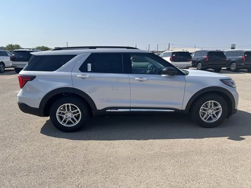 New 2025 Ford Explorer Active w/ Active Comfort Package image 9