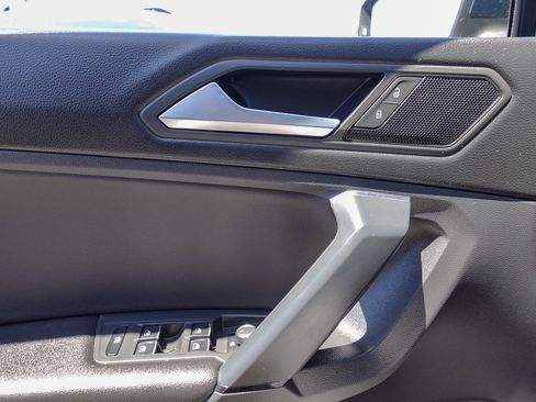 Used 2019 Volkswagen Tiguan SE AWD/4WD image 11