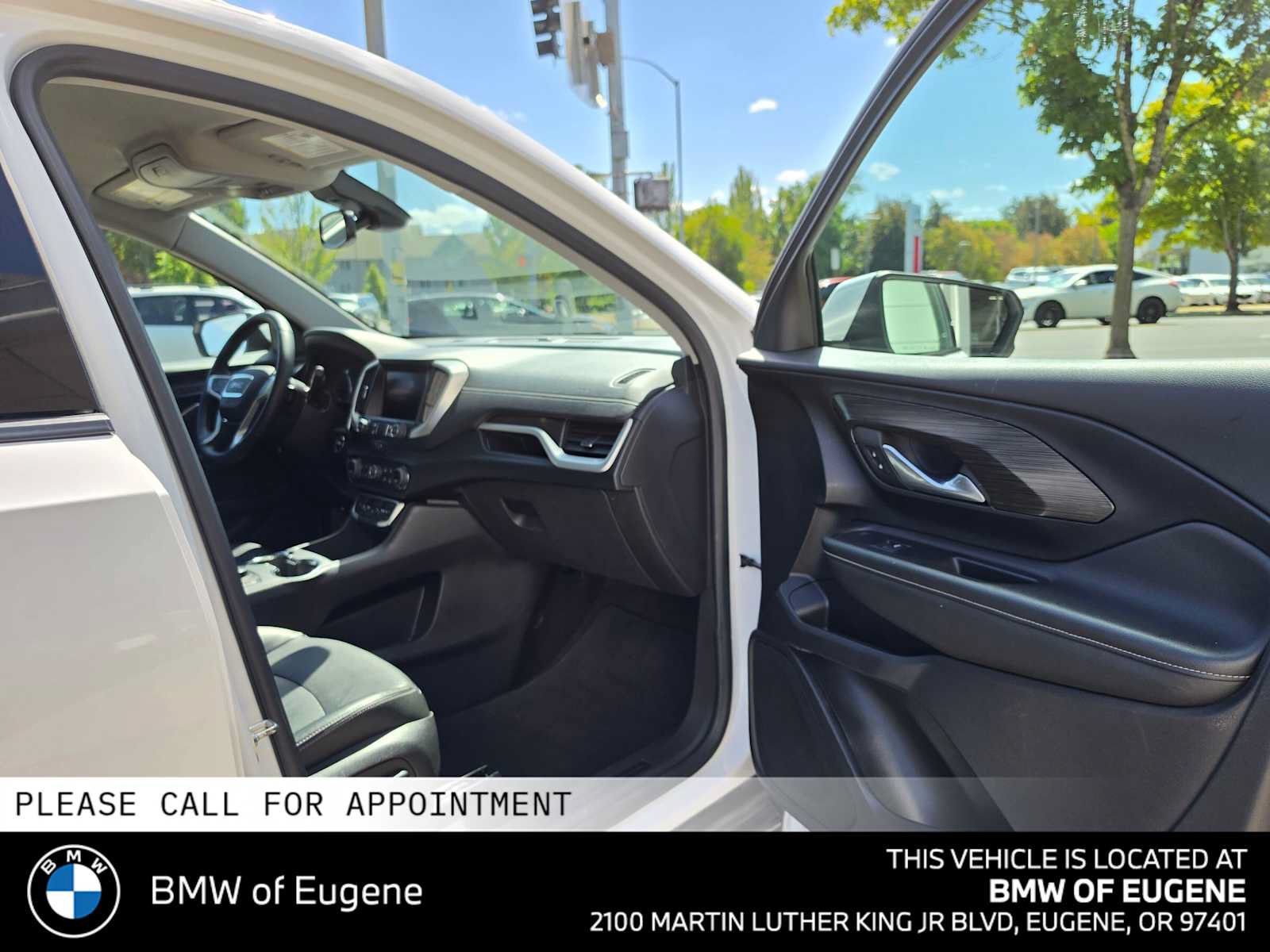 Used 2024 GMC Terrain SLT AWD/4WD image 10