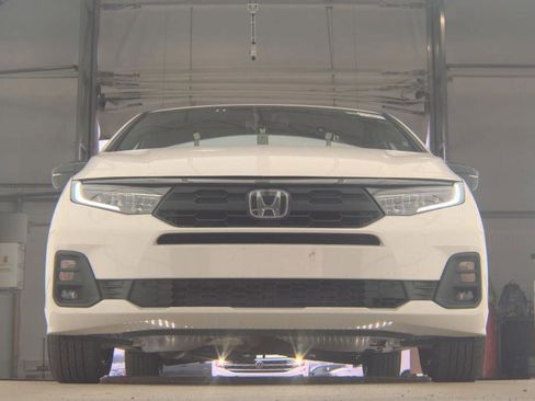 Used 2025 Honda Odyssey Sport-L image 2