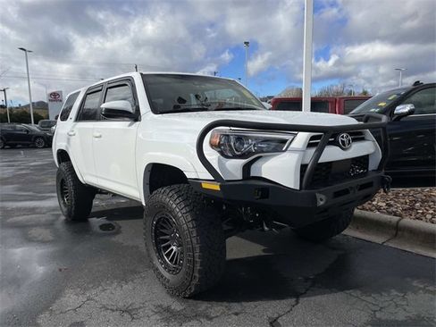 Used 2021 Toyota 4Runner SR5 image 6