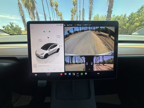 Used 2023 Tesla Model Y Performance AWD/4WD image 22
