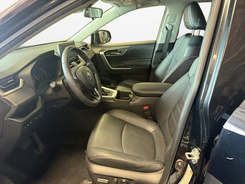 Used 2022 Toyota RAV4 XLE Premium AWD/4WD image 11