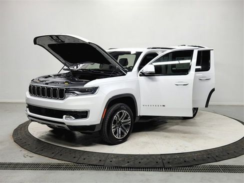 Used 2022 Jeep Wagoneer Series III image 11