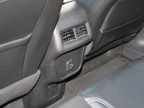 Used 2024 GMC Terrain SLT image 18