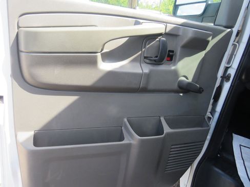 Used 2009 Chevrolet Express 2500 Extended RWD image 22