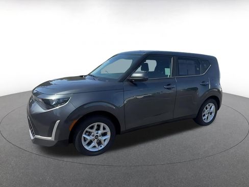 Used 2025 Kia Soul LX w/ LX Technology Package FWD image 8
