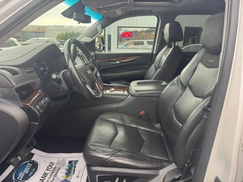 Used 2019 Cadillac Escalade ESV Luxury AWD/4WD image 5