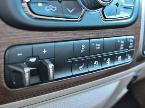 Used 2018 RAM 1500 Laramie image 20