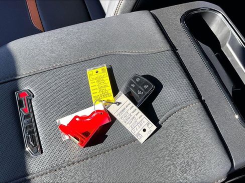 Used 2025 GMC Sierra 2500 AT4 w/ AT4 Premium Plus Package image 34