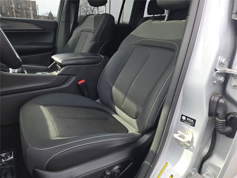 Used 2024 Jeep Grand Cherokee Laredo X image 28