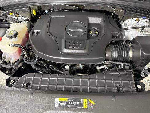 Used 2023 Jeep Grand Cherokee Overland w/ Luxury Tech Group IV AWD/4WD image 38