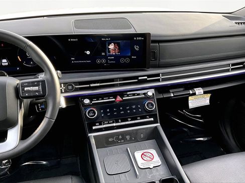 Used 2025 Hyundai Santa Fe Limited image 6