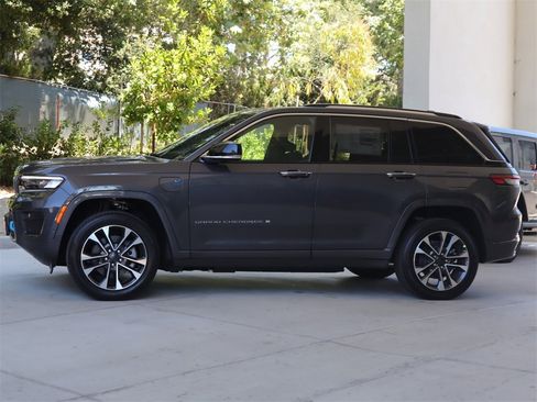 New 2023 Jeep Grand Cherokee Overland w/ Luxury Tech Group IV image 7