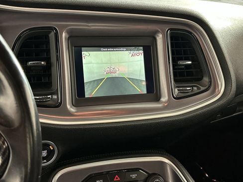 Used 2019 Dodge Challenger SXT image 17