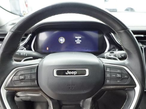 Used 2022 Jeep Grand Cherokee L Limited w/ Black Appearance Package AWD/4WD image 16