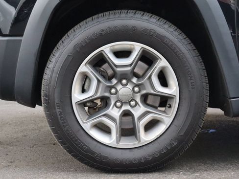 Used 2019 Jeep Cherokee Trailhawk w/ Cold Weather Group AWD/4WD image 23