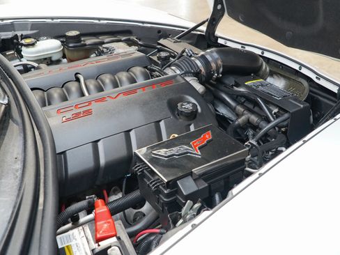 Used 2007 Chevrolet Corvette Coupe w/ Preferred Equipment Group RWD image 32