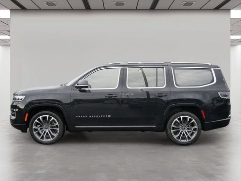 Used 2022 Jeep Grand Wagoneer Series III w/ Rear Seat Video Group 1 AWD/4WD image 3