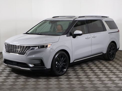 Used 2024 Kia Carnival SX Prestige image 12