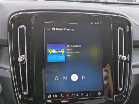 Certified 2023 Volvo C40 Recharge Core image 19