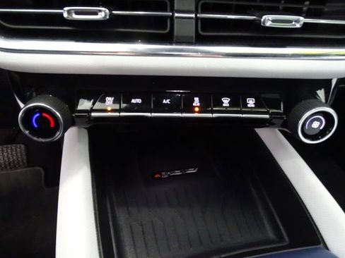 Used 2025 Chevrolet Equinox EV LT image 10