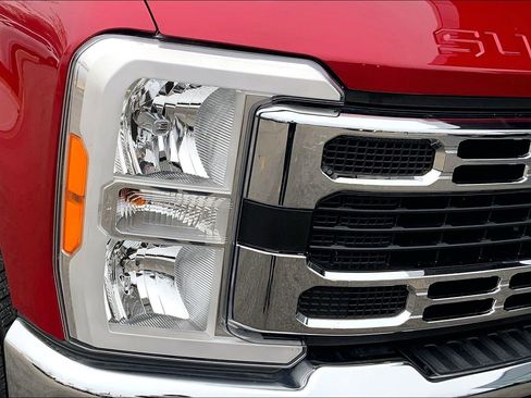 Used 2023 Ford F250 XLT w/ F-250 >10K GVWR Package image 29