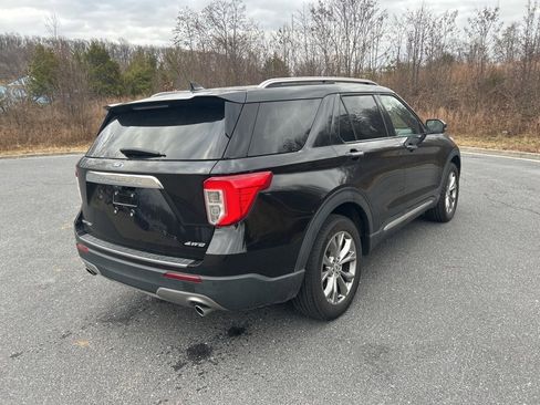 Used 2022 Ford Explorer Limited w/ Equipment Group 301A image 2