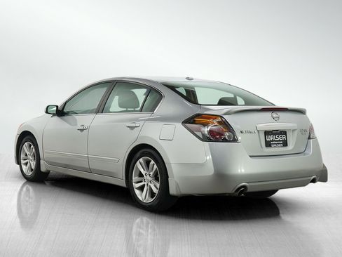 Used 2011 Nissan Altima 3.5 SR w/ 3.5SR Premium Pkg image 3