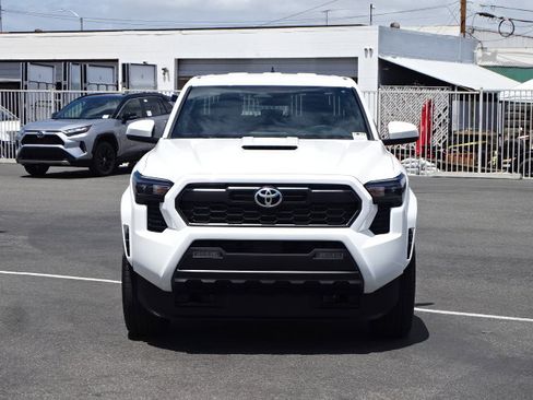 New 2025 Toyota Tacoma TRD Sport image 3