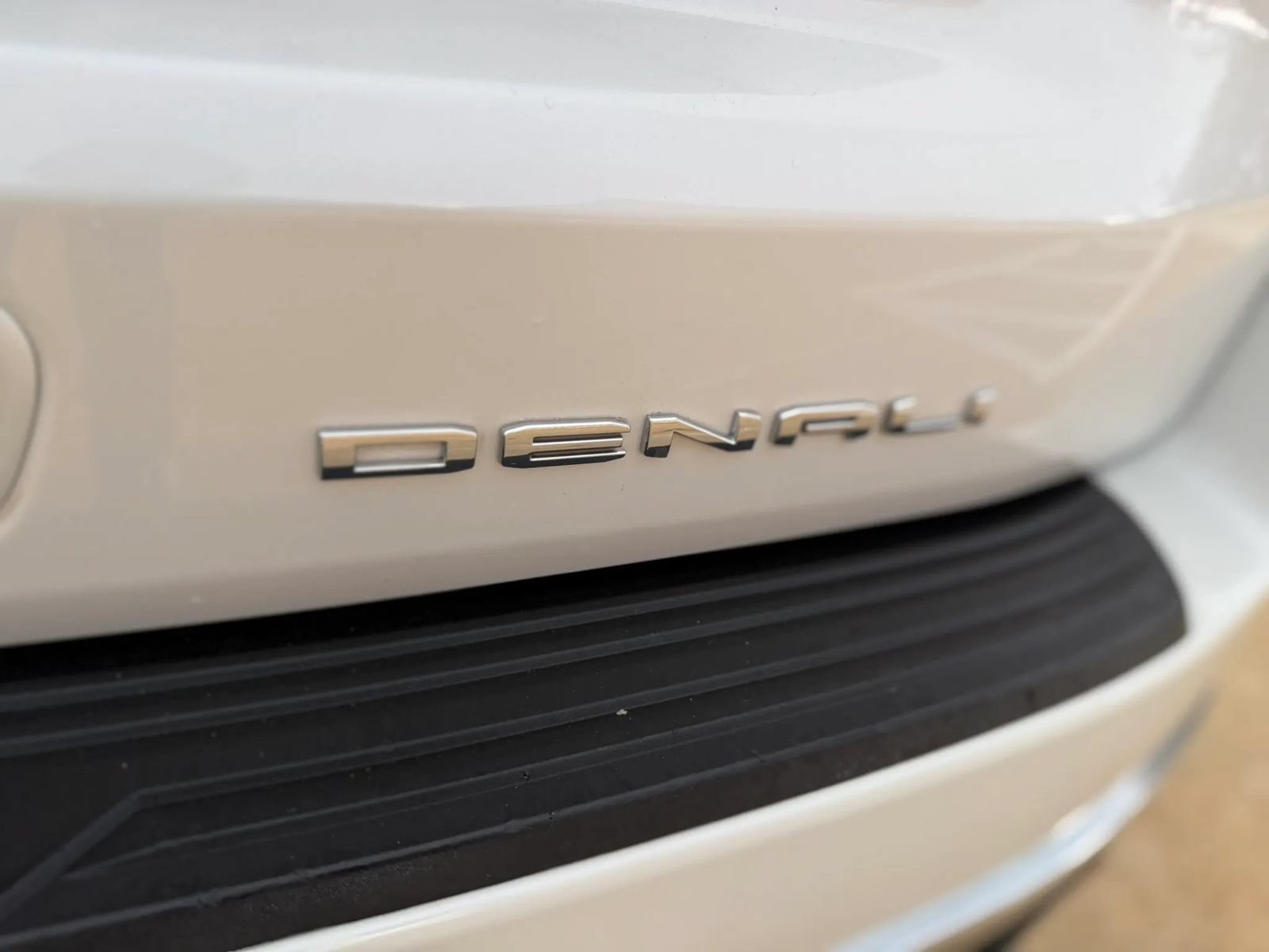 Used 2021 GMC Yukon XL Denali w/ Denali Premium Package AWD/4WD image 12