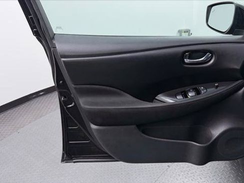 Used 2020 Nissan Leaf SV w/ SV Technology Package FWD image 13