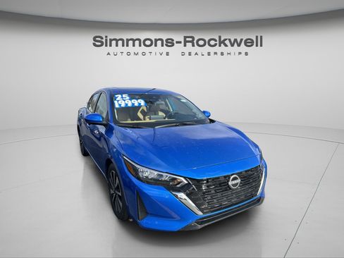 Used 2025 Nissan Sentra SV w/ SV Premium Package image 2