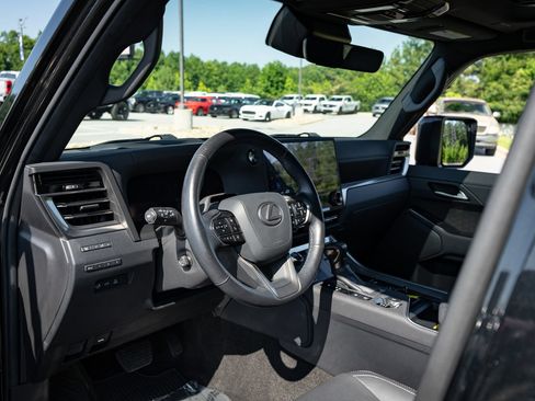 Used 2024 Lexus GX 550 w/ Accessory Package (2T) AWD/4WD image 21