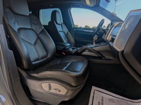 Used 2016 Porsche Cayenne image 9
