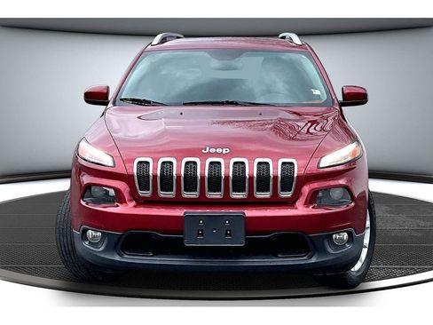 Used 2016 Jeep Cherokee Latitude w/ Cold Weather Group AWD/4WD image 4