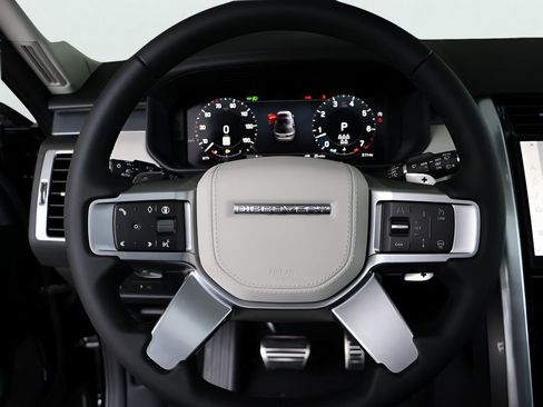 Used 2025 Land Rover Discovery Metropolitan Edition AWD/4WD image 65