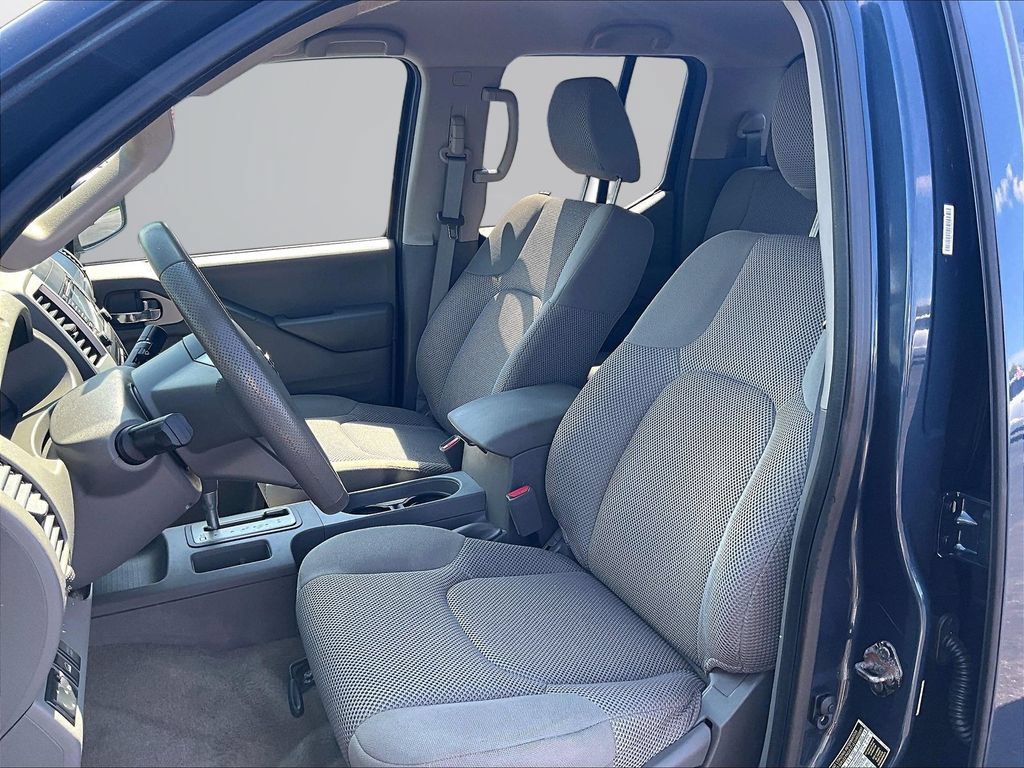 Used 2015 Nissan Frontier SV AWD/4WD image 25