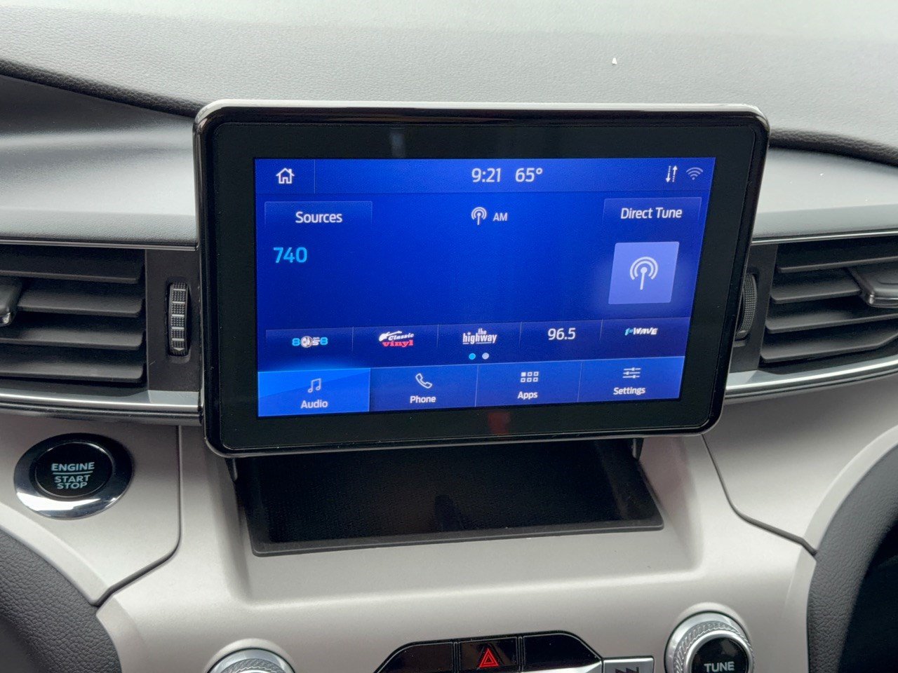 Used 2024 Ford Explorer XLT w/ Equipment Group 202A RWD image 23
