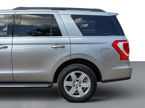 Used 2020 Ford Expedition XLT w/ Equipment Group 202A AWD/4WD image 11