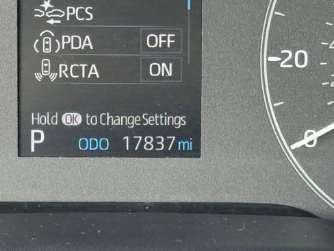 Used 2025 Toyota Corolla Cross LE image 19