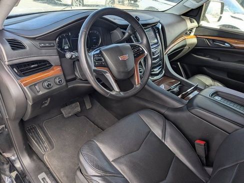 Used 2018 Cadillac Escalade ESV Premium Luxury image 23
