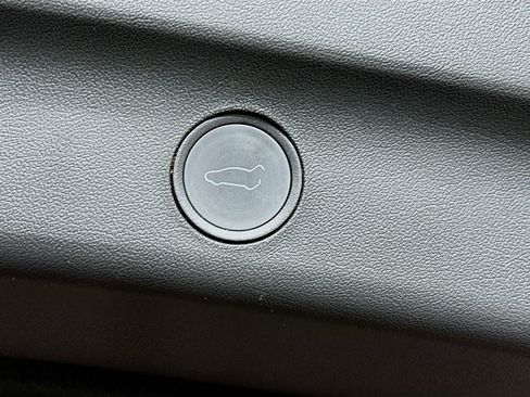 Used 2022 Tesla Model Y Performance image 29