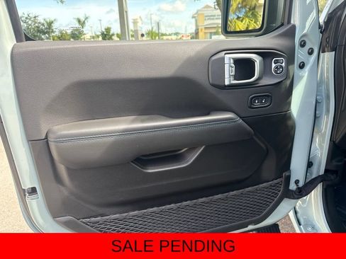 Used 2024 Jeep Wrangler Unlimited Rubicon 4xe AWD/4WD image 16