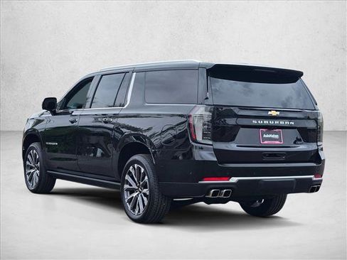 Used 2026 Chevrolet Suburban High Country AWD/4WD image 8